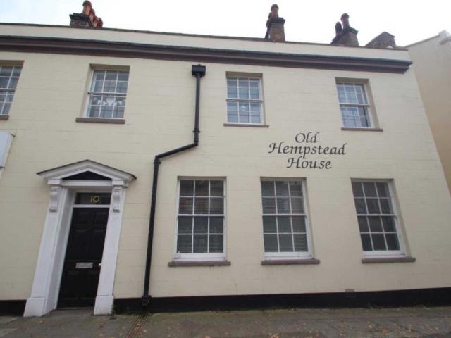 Queensway, Old Town, Hemel Hempstead, Hertfordshire HP1, 2 bed flat to rent, £1,425 pcm | PrimeLocation