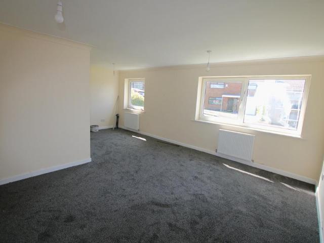 Queensway, Livesey/Feniscowles. 2 bed detached house to rent £895 pcm £207 pw