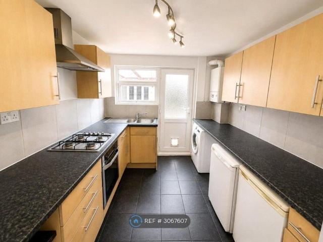 Queensway, Sheerness ME12, 3 bed terraced house to rent, £900 pcm | PrimeLocation