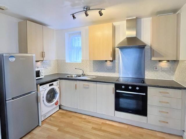 Queensway, Pellon, Halifax HX1 2 bed apartment to rent £675 pcm £156 pw