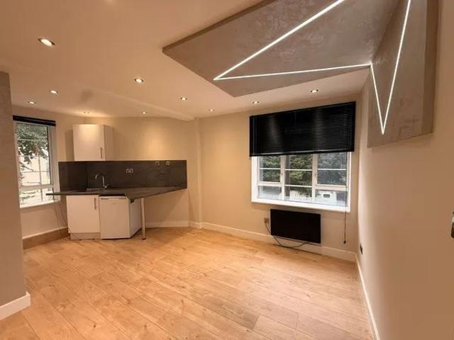 Queens Court, Clifton
