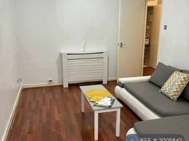 Queens Court, Birmingham, B1 2 bed flat to rent £1,095 pcm £253 pw