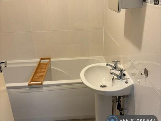 Queens Court, Birmingham, B1 2 bed flat to rent £1,095 pcm £253 pw