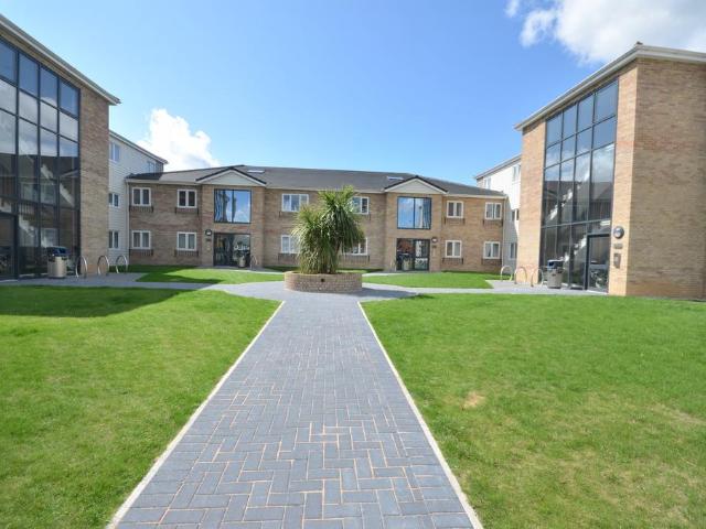 Queens Court, Gillingham, ME8 1 bed apartment to rent £1,150 pcm £265 pw
