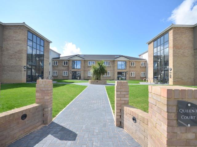 Queens Court, Gillingham ME8, 1 bed flat to rent, £1,150 pcm | PrimeLocation