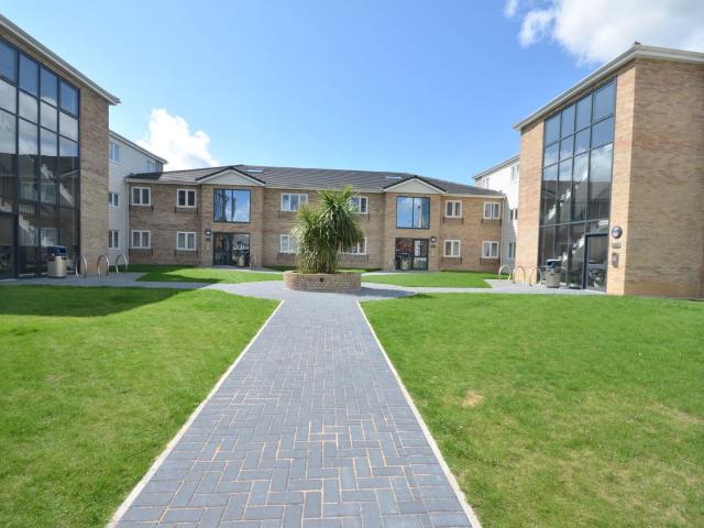 Queens Court, Gillingham ME8, 1 bed flat to rent, £1,100 pcm | PrimeLocation
