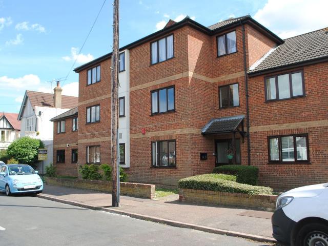 Queens Court, Queens Avenue, Leigh On Sea SS9, 2 bed flat to rent, £1,100 pcm | PrimeLocation