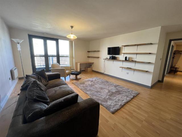 Queens Court, Queens Dock Avenue, Hull 2 bed apartment to rent £1,400 pcm £323 pw