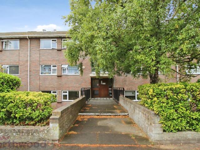 Queens Court, Queens Road, High. 2 bed flat to rent £1,650 pcm £381 pw