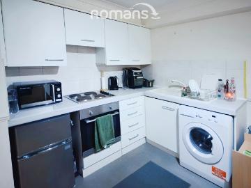 Queens Court, Queens Road, Slough SL1, 1 bed flat to rent, £1,000 pcm | PrimeLocation