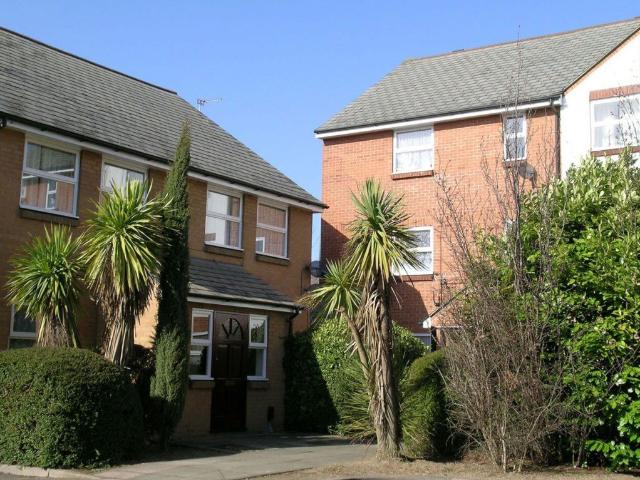 Queens Court, Queens Road, Slough SL1, Studio to rent, £875 pcm | PrimeLocation