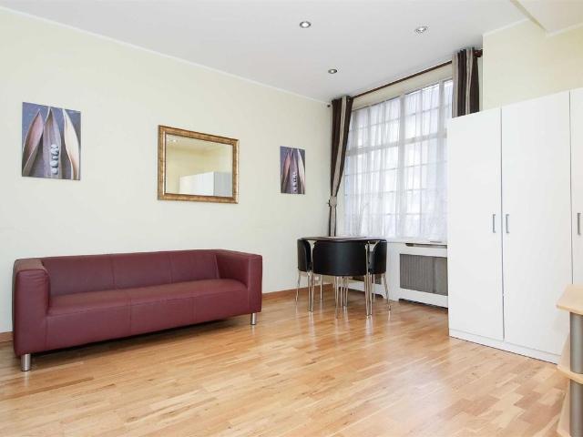 Queens Court, Queensway, London W2, 1 bed flat to rent, £2,195 pcm | PrimeLocation