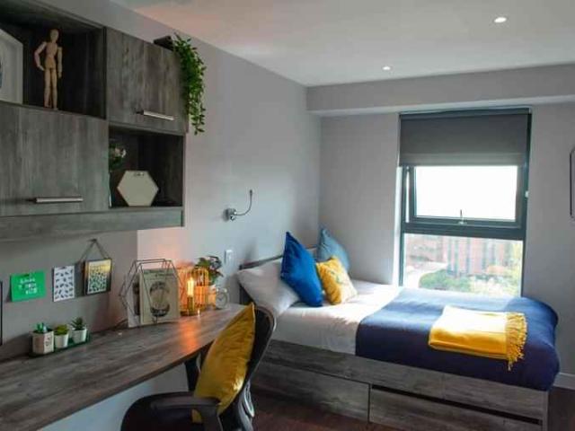 Queens Court, Reading Has an Apartment