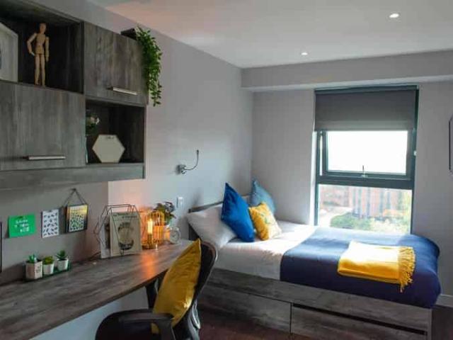 Queens Court, Reading Has an Apartment