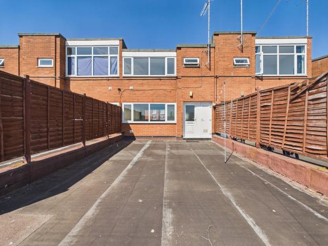 Queens Court, Tewkesbury, Gloucestershire GL20, 2 bed flat to rent, £875 pcm | PrimeLocation