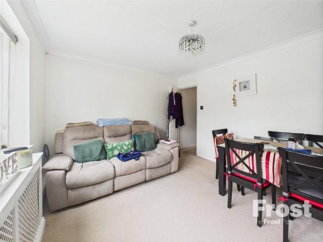 Queen's Close, Old Windsor, Windsor. 2 bed apartment to rent £1,450 pcm £335 pw