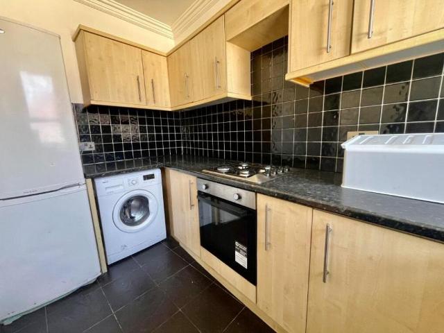 Queens Crescent, London, NW5 4 bed property to rent £4,200 pcm £969 pw