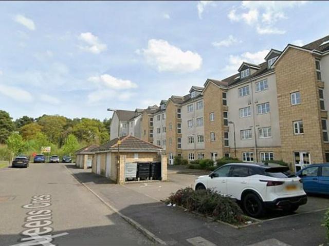 Queens Crescent, Livingston, EH54 2 bed flat to rent £1,100 pcm £254 pw