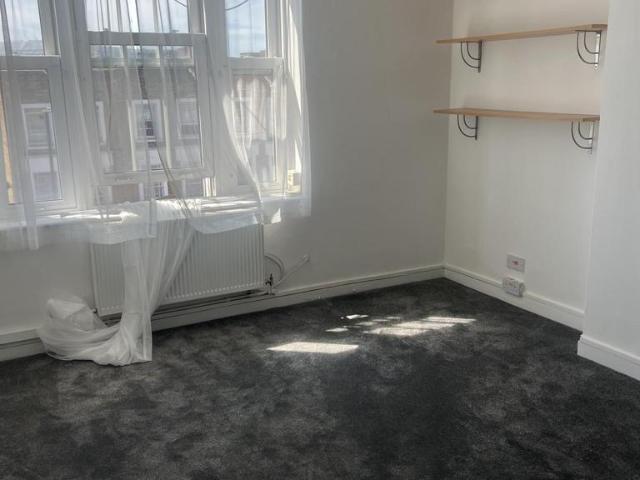 Queens crescent, NW5 3 bed block of apartments to rent £2,900 pcm £669 pw