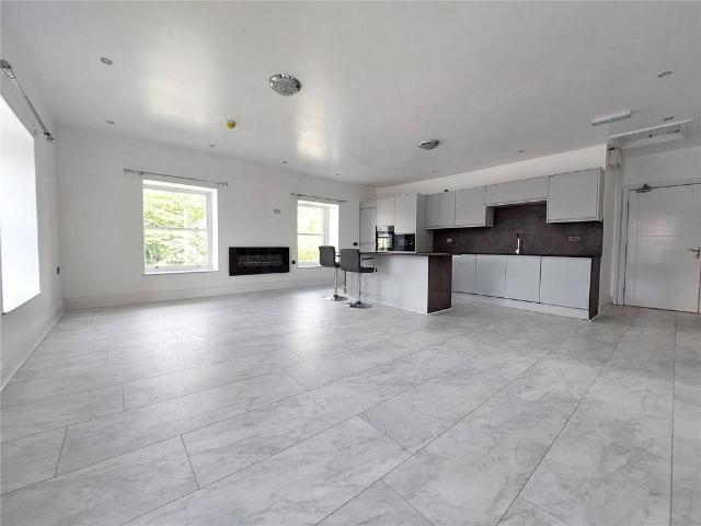 Queens Apartments, 1 Bank Street. 2 bed apartment to rent £1,000 pcm £231 pw
