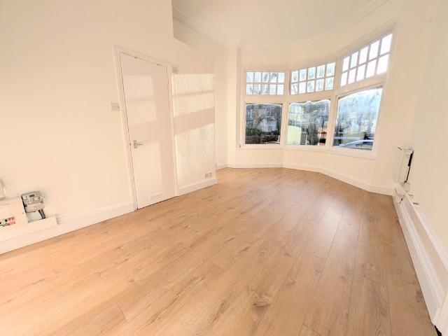 Queens Avenue, Muswell Hill N10 Studio to rent £1,150 pcm £265 pw