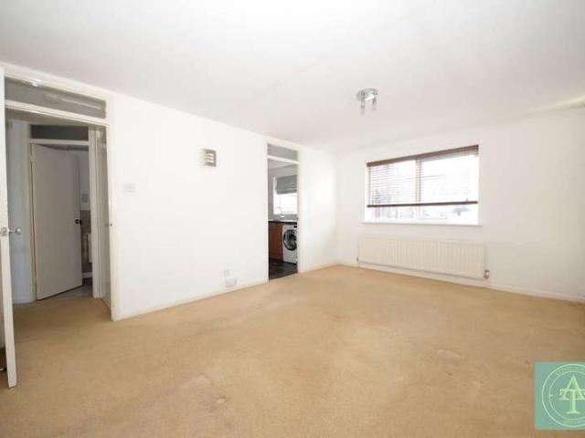 Queens Avenue, N21
