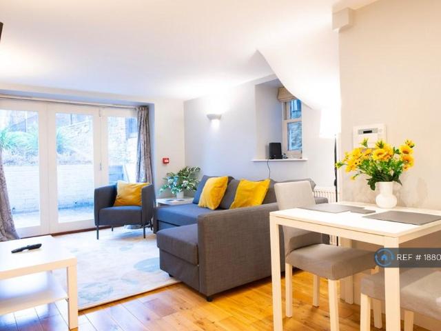 Queens Avenue, Bristol, BS8 3 bed flat to rent £2,400 pcm £554 pw