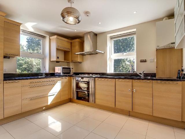 Queens Avenue, London N10, 3 bed flat to rent, £2,550 pcm | PrimeLocation