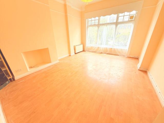 Queens Avenue, London N10, 1 bed flat to rent, £1,820 pcm | PrimeLocation