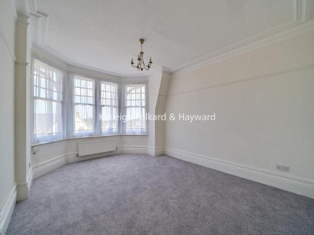 Queens Avenue, London, N10 4 bed flat to rent £3,150 pcm £727 pw