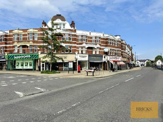 Queens Avenue, London N21, 2 bed flat to rent, £1,800 pcm | PrimeLocation