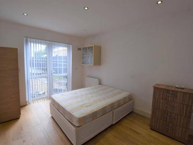 Queens Avenue, WATFORD 1 bed in a house share to rent £750 pcm £173 pw