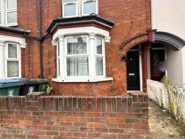 Queens Avenue, Watford, Hertfordshire WD18, 3 bed terraced house to rent, £1,950 pcm | PrimeLocation