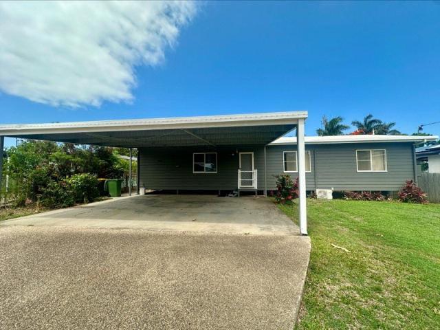 Queens Beach Charming home with inground pool