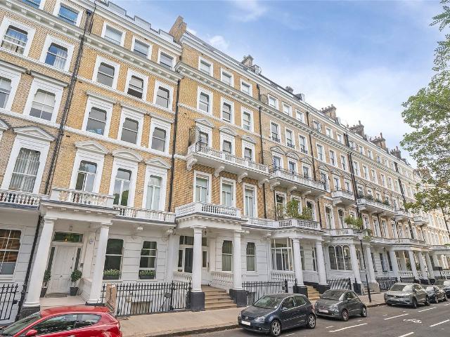 Queen's Gate Gardens, South Kensington SW7, Studio to rent, £1,450 pcm | PrimeLocation