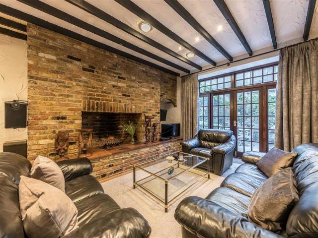 Queen's Gate Gardens, South Kensington SW7, 3 bed flat to rent, £8,450 pcm | PrimeLocation