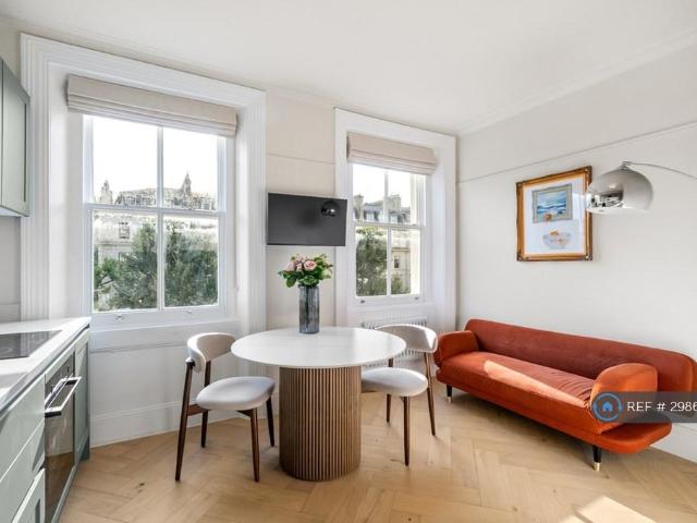 Queen's Gate, London, SW7 1 bed flat to rent £3,900 pcm £900 pw