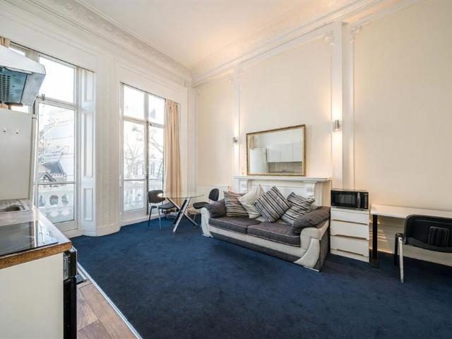 Queen's Gate, London SW7 2 bed flat to rent £2,600 pcm £600 pw