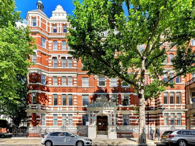 Queen's Gate, London, SW7 3 bed apartment to rent £9,950 pcm £2,296 pw
