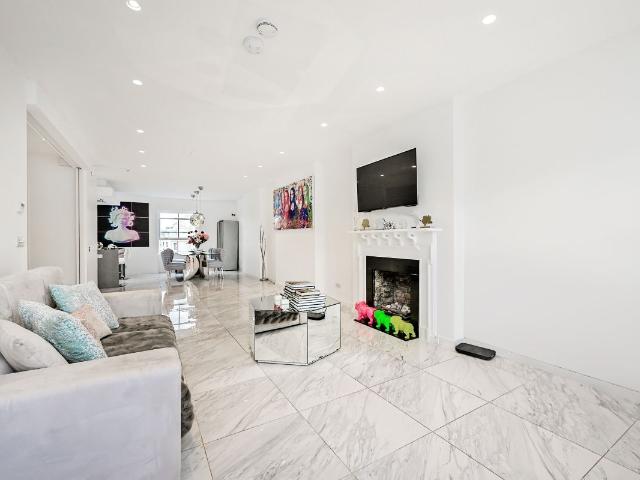 Queen's Gate, London SW7, 3 bed flat to rent, £7,500 pcm | PrimeLocation