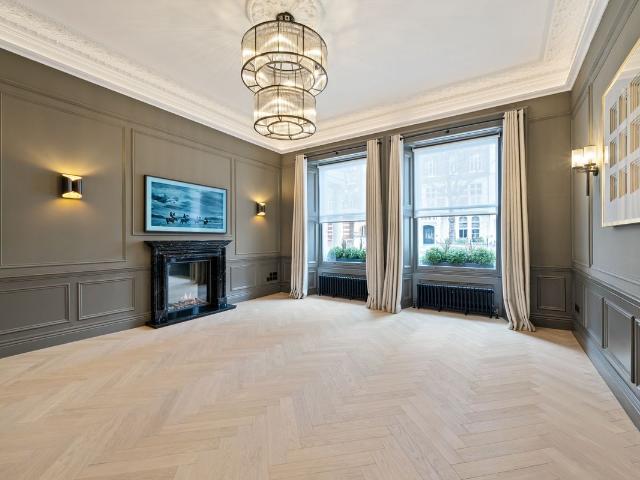 Queen's Gate, London SW7, 3 bed flat to rent, £8,498 pcm | PrimeLocation