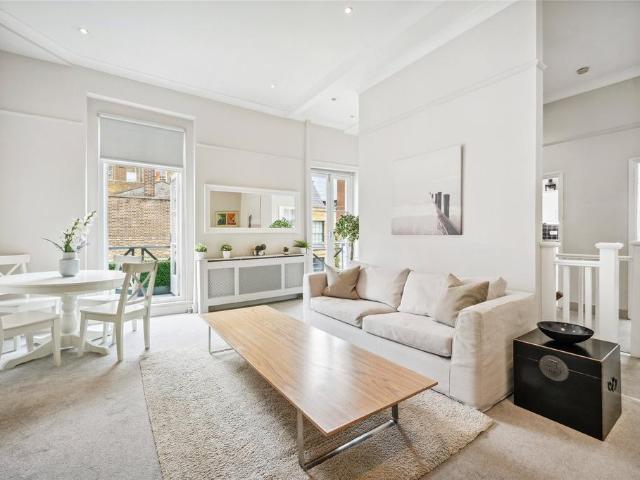 Queens Gate Place Mews, South. 3 bed mews to rent £7,366 pcm £1,700 pw