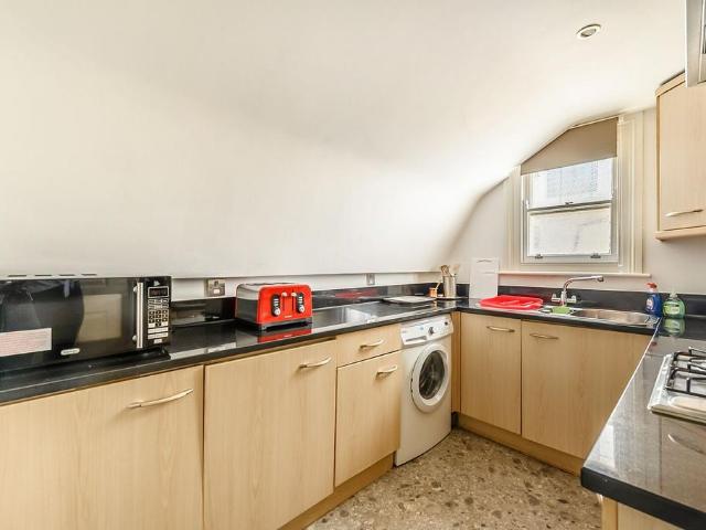 Queens Gate, South Kensington. 2 bed flat to rent £3,575 pcm £825 pw