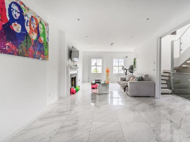 Queens Gate, South Kensington. 3 bed flat to rent £9,997 pcm £2,307 pw