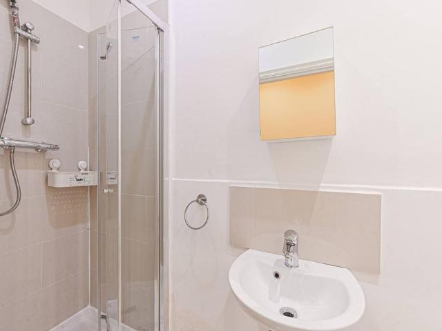 Queens Gate, South Kensington. 4 bed flat to rent £7,800 pcm £1,800 pw