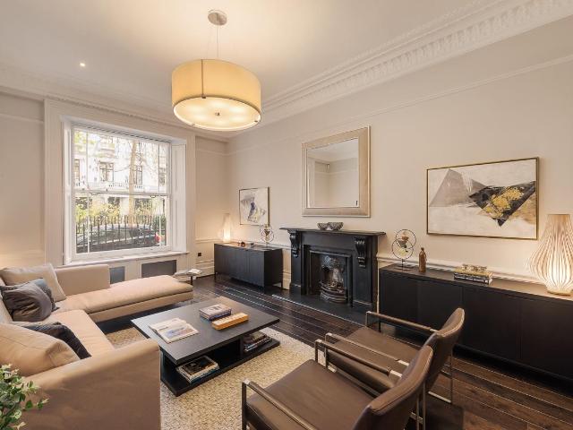 Queen's Gardens, Bayswater, London, W2 Century 21 United Kingdom