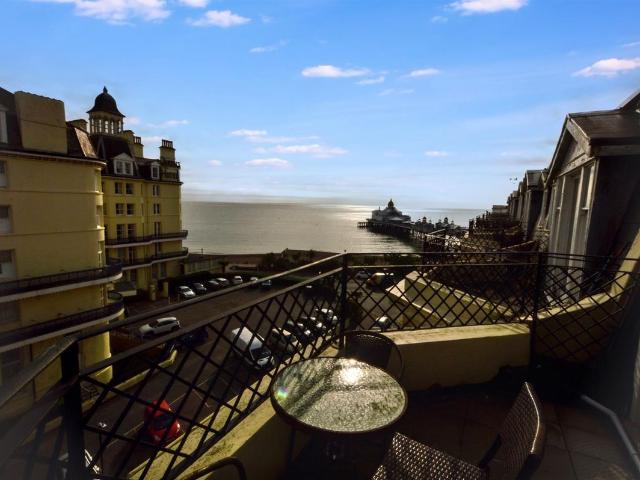 Queens Gardens, Eastbourne BN21, 2 bed flat to rent, £1,100 pcm | PrimeLocation