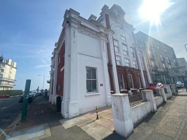 Queens Gardens, Eastbourne BN21, 2 bed flat to rent, £945 pcm | PrimeLocation