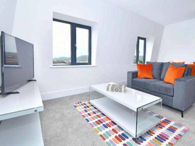 Queens Gardens, Newcastle Under Lyme ST5, 2 bed flat to rent, £1,205 pcm | PrimeLocation