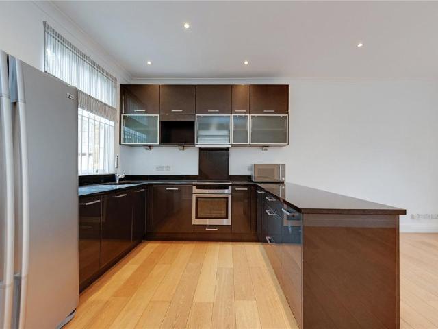 Queens Grove, St Johns Wood, London, NW8 4 bed house to rent £5,500 pcm £1,269 pw